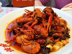 油焖小龙虾-侠舍·江湖烤全羊·大排档(沌口总店)