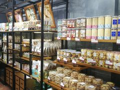 面包甜点陈列柜-东南饼庄(苏圃路店)