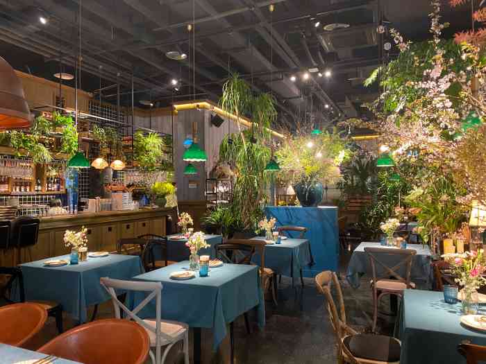 猛虎玫瑰61鲜花西餐厅(鎏嘉码头店)-"#鲜花包围的爱乐之城# 最近