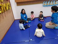 -抱抱熊托育中心(大悦城店)