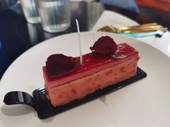 草莓覆盆子蛋糕-游心咖啡(青山滨江店)
