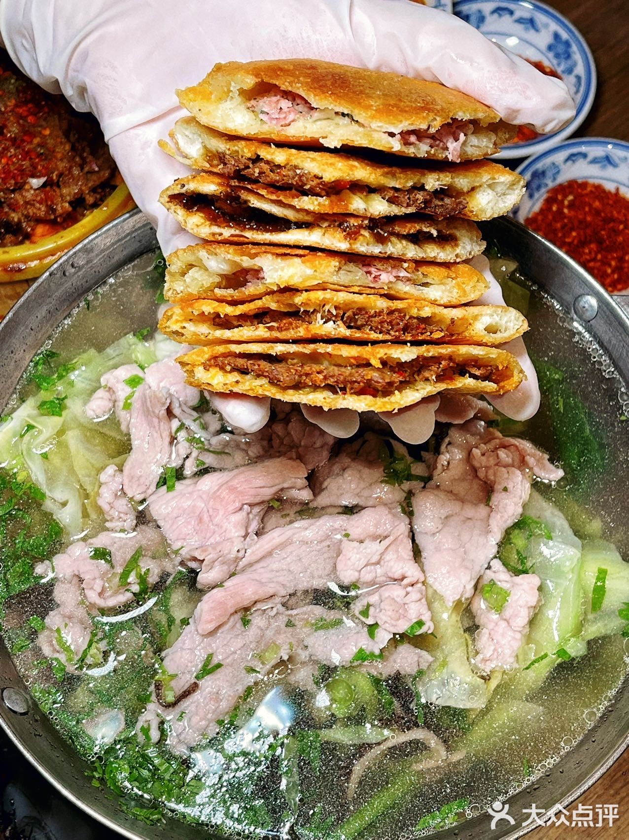 北京首店‼️甜滋滋的乐山甜皮鸭巨好吃🔥满满都是馅的牛肉饼超绝