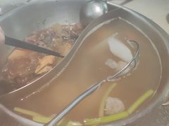 牛杂鸳鸯锅-左庭右院鲜牛肉火锅(浦江欢乐颂店)