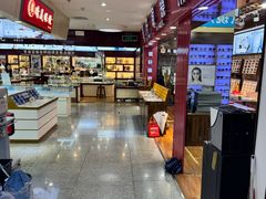 -三叶眼镜城批发市场(上海火车站店)