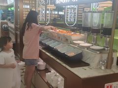 -洪氏嗨捞·广东猪肚鸡·椰子鸡火锅(西咸万象城店)