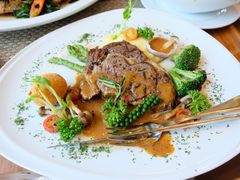 -Chom Cafe and Restaurant