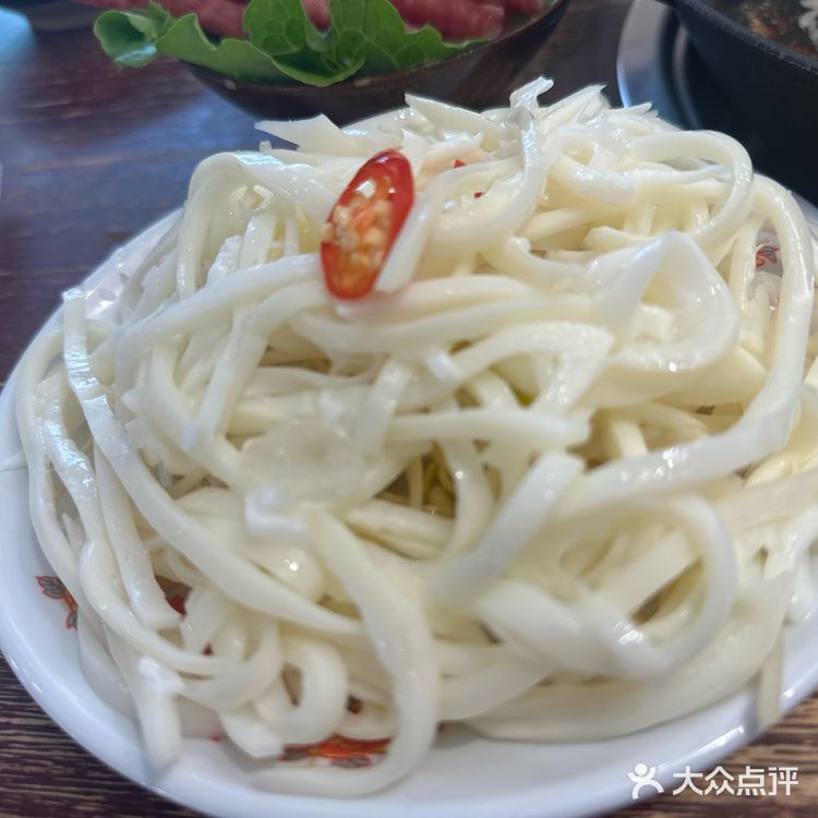 请客聚餐都很适合，有杨梅冰沙夏天的最爱，价格才9.9元