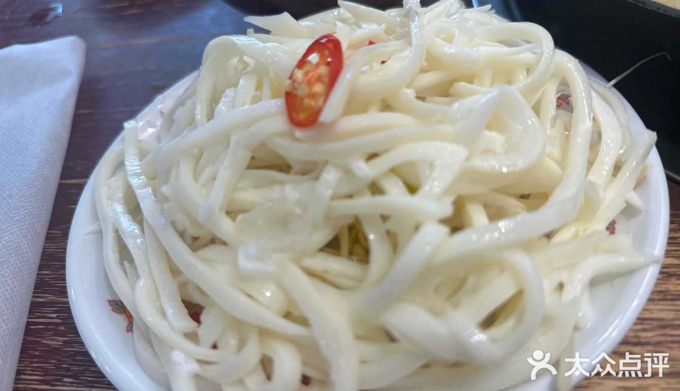 请客聚餐都很适合，有杨梅冰沙夏天的最爱，价格才9.9元