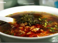 辣肉面加咸菜-潘国仙耳光馄饨(黄家阙路店)