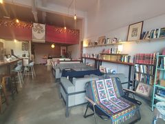 -菩提树咖啡馆日咖晚酒(龙湖店)