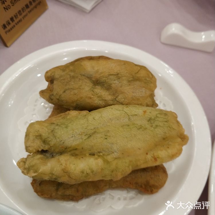 肉质紧实，好吃。叉烧酥我的最爱，外皮酥软