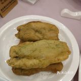 肉质紧实，好吃。叉烧酥我的最爱，外皮酥软
