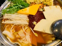 部队锅加芝士-富乐满韩国正宗炸鸡韩国料理(虹泉路店)