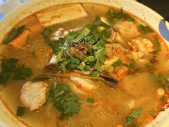 -大头虾越式风味餐厅(光明广场店)