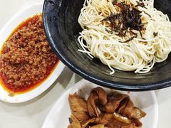 杂酱葱油拌面百叶结-老地方面馆(思南路店)