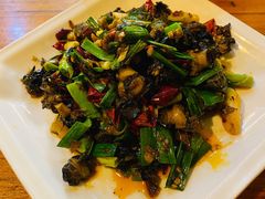 -临江餐馆二楼美食部落