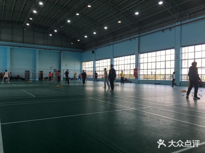 香山中学羽毛球馆图片