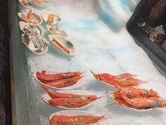 -雍容荟帝王蟹活龙虾展台自助(IFS黑金店)