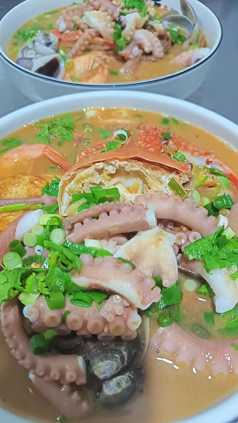 烩饼味道不错,海鲜新鲜,老板人特热情