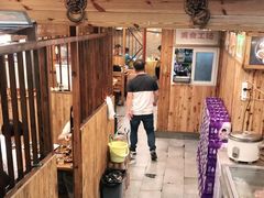 -老东镇啤酒屋海鲜加工·蒸汽海鲜·海鲜烧烤(台东店)