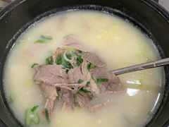 牛膝骨雪浓汤-神仙雪浓汤(明洞店)
