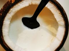 -志龙皇冠吃货椰子铺