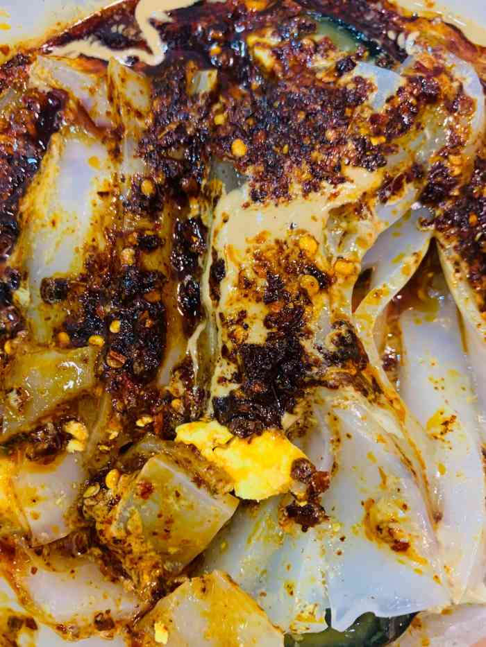 清真·宏顺祥卤汁凉粉-"回民街这么多店,这家好像总在排长队,尤其.