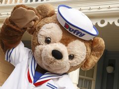 -小镇影院迪士尼小熊Duffy与他的朋友合影地