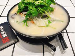 豚骨上汤小锅米线-肥汁米蘭香港米线(长宁来福士店)