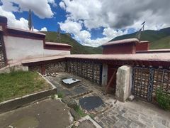 -比如骷髅墙景区