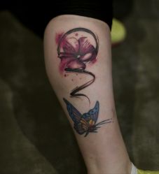 -鳌首刺青纹身 穿孔饰品店