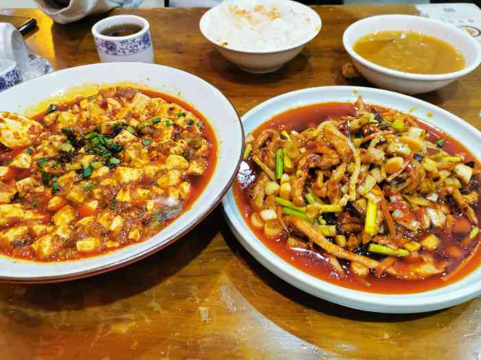 椒馋川菜小馆"有机菜花,好吃.络馍饼,劲道,就是豆芽菜.