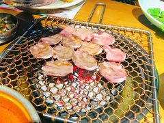 雪花80％厚切牛舌-老炉家木炭烤肉(长江国际店)