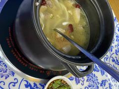 椰子鸡汤-范饭椰林川湘味海鲜·椰子鸡(三亚湾椰梦长廊店)