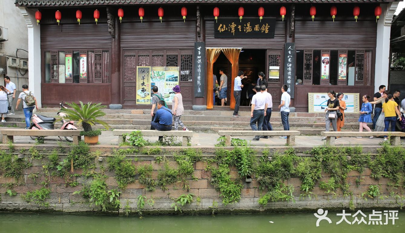 4块钱一块，用料很足，大家排队购买