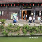 4块钱一块，用料很足，大家排队购买