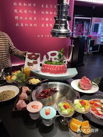 白玉兰这家芭比粉火锅酒吧我一周去了三次