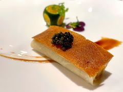 鱼子酱配脆皮烤乳猪-广州文华东方酒店·江-由辉师傅主理