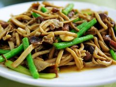 菌菇炒豆角，   -照金特色农家乐