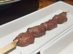 八只鸡做一串鸡心边-日吉丸·鸟将军炭火融合酒馆(中央大街店)