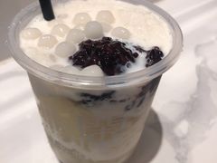 招牌白雪黑糯米冰粉-甜心闲生传统手工冰粉(太古里店)