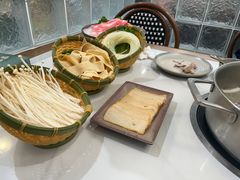 -喃喃椰·糟粕醋·椰子鸡火锅(七堡花园店)