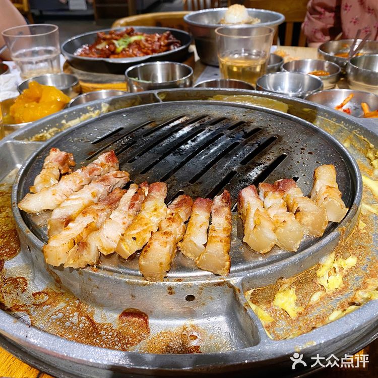 滋滋滋～打卡正宗韩料姜虎东烤肉