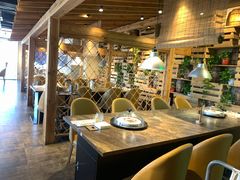 大堂-日进一片海.生腌海鲜火锅.宵夜烧烤(三里屯总店)