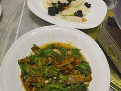 -小菜园新徽菜(宜兴八佰伴店)
