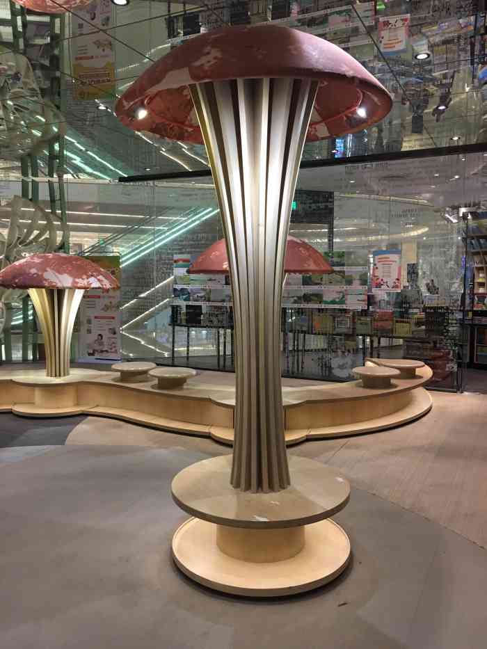 钟书阁(银泰中心in99店)-"第一次来银泰的书店,平时最多的时间除了美.