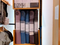 -lululemon(上海浦东IFC店)