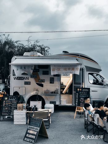 昆明滇池观景台行走的咖啡车来打卡啦