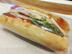 鸡肉芝士恰帕塔法棍-巴黎贝甜(大宁国际商业广场店)