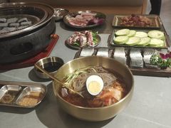 -围炉肉舍•炭烤活鳗•丹东海鲜烤肉(步行街店)